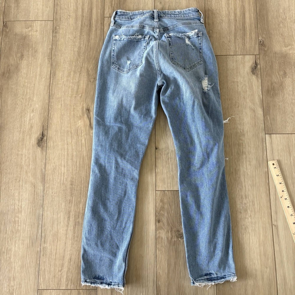 Hollister Curvy Ultra High Rise Mom Jean Size 0 Light Wash 24/27 DISTRESSED - Picture 8 of 9